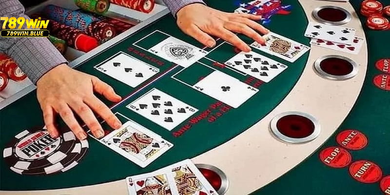 Game thủ chơi Poker qua nhiều vòng thú vị